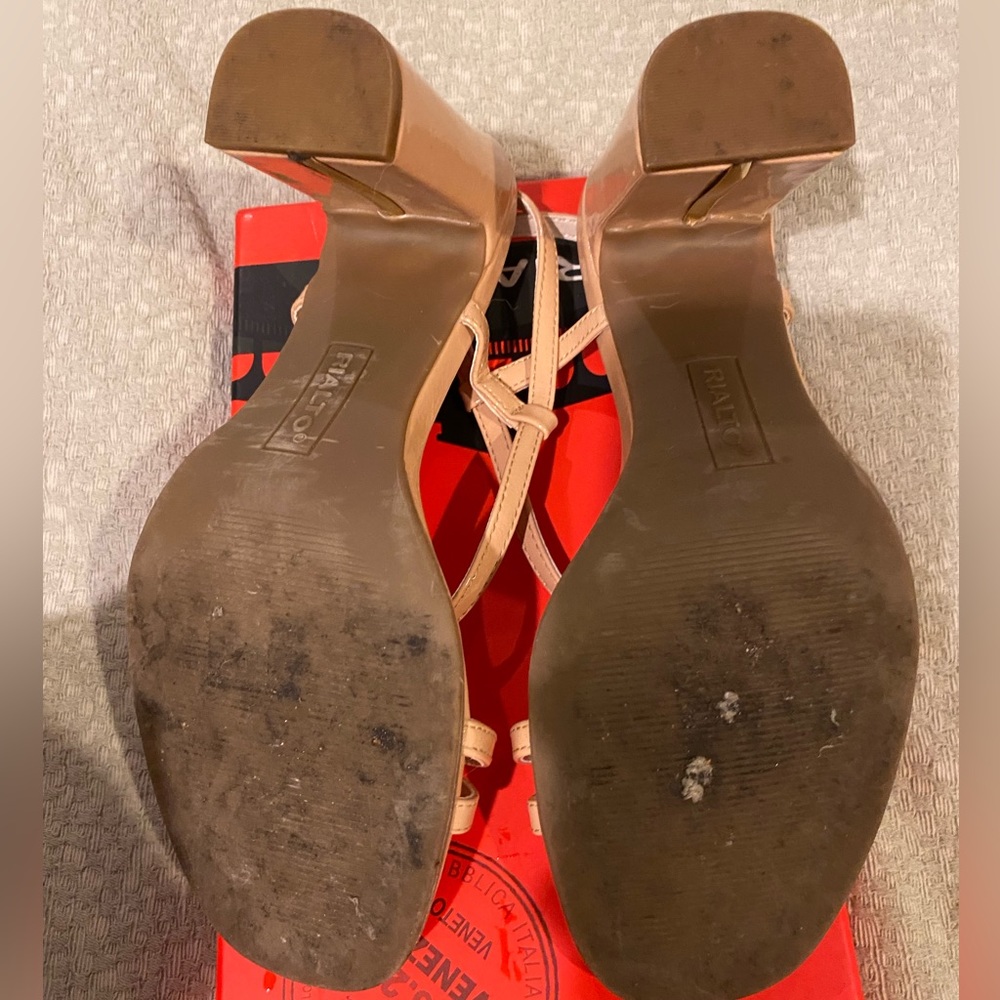 Rialto Nude Patent leather Sandals Size 7.5M - Picture 3 of 4